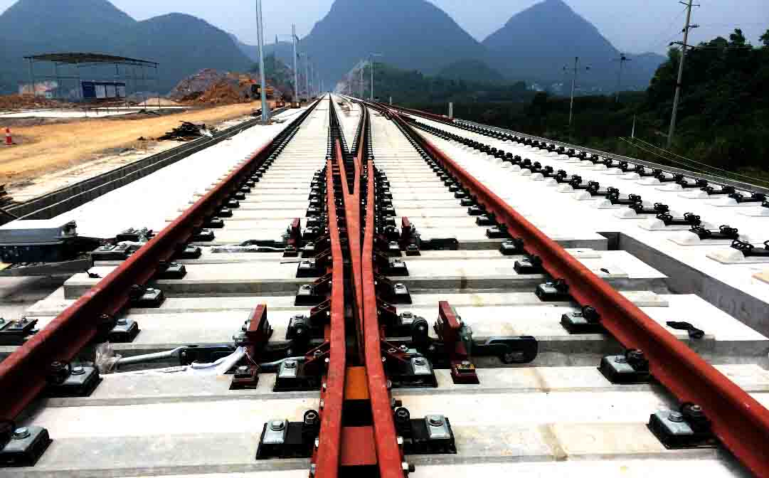 石武高鐵新鄉(xiāng)東站作業(yè)